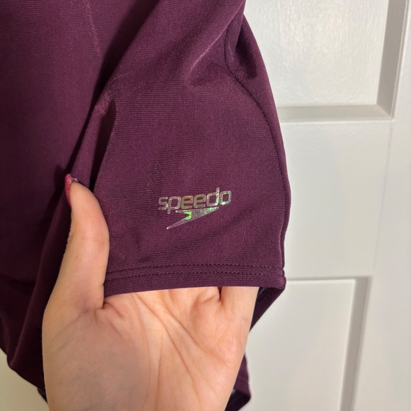 Speedo One Piece SwimSuit in Plum Women's Size 6 Excellent Condition - Picture 3 of 4